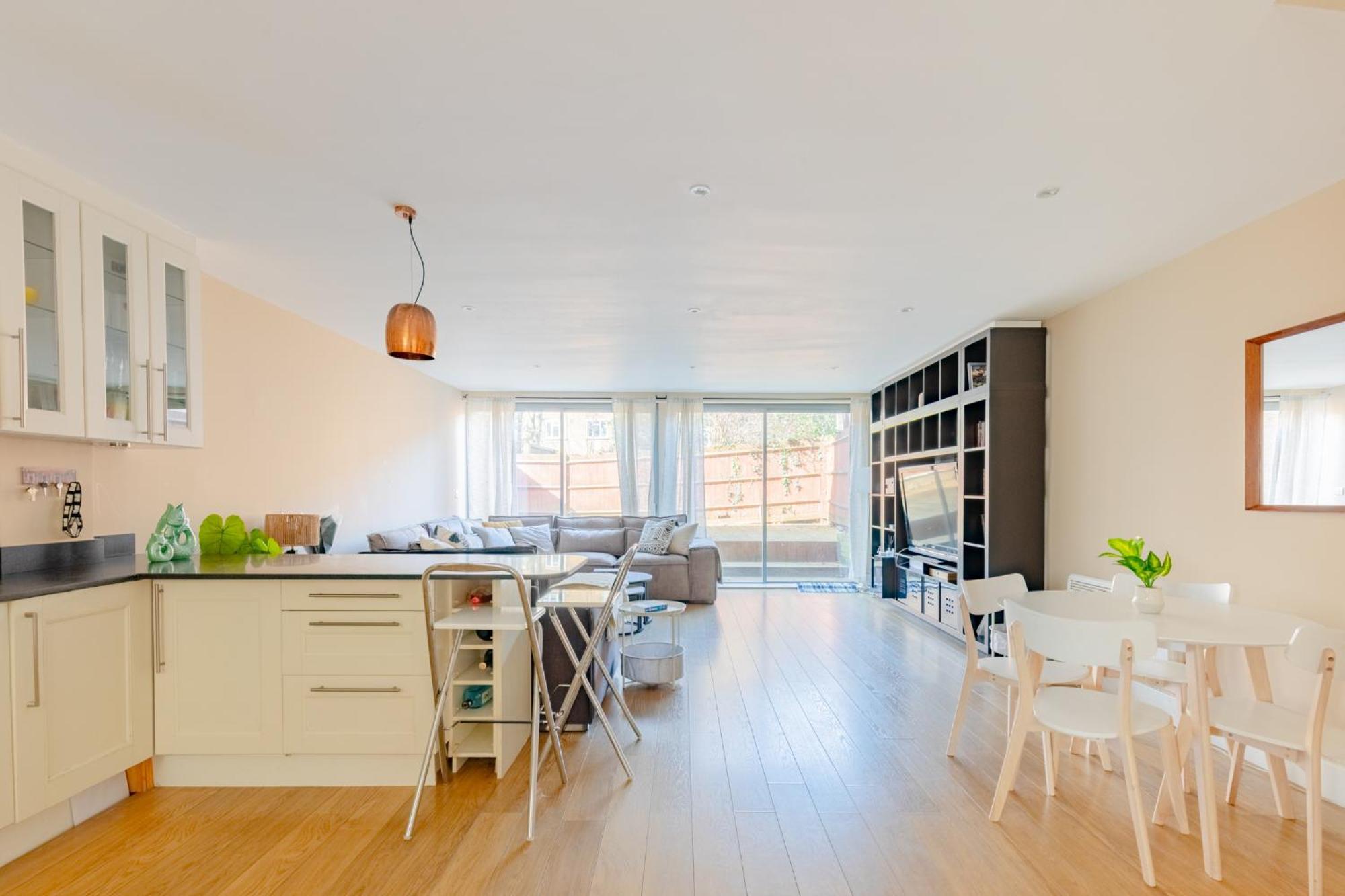 Stunningly Spacious 4bd Clapham North Apartamento