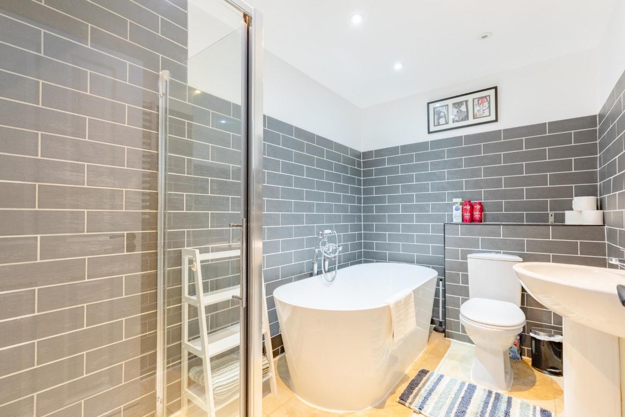 Stunningly Spacious 4bd Clapham North Londres