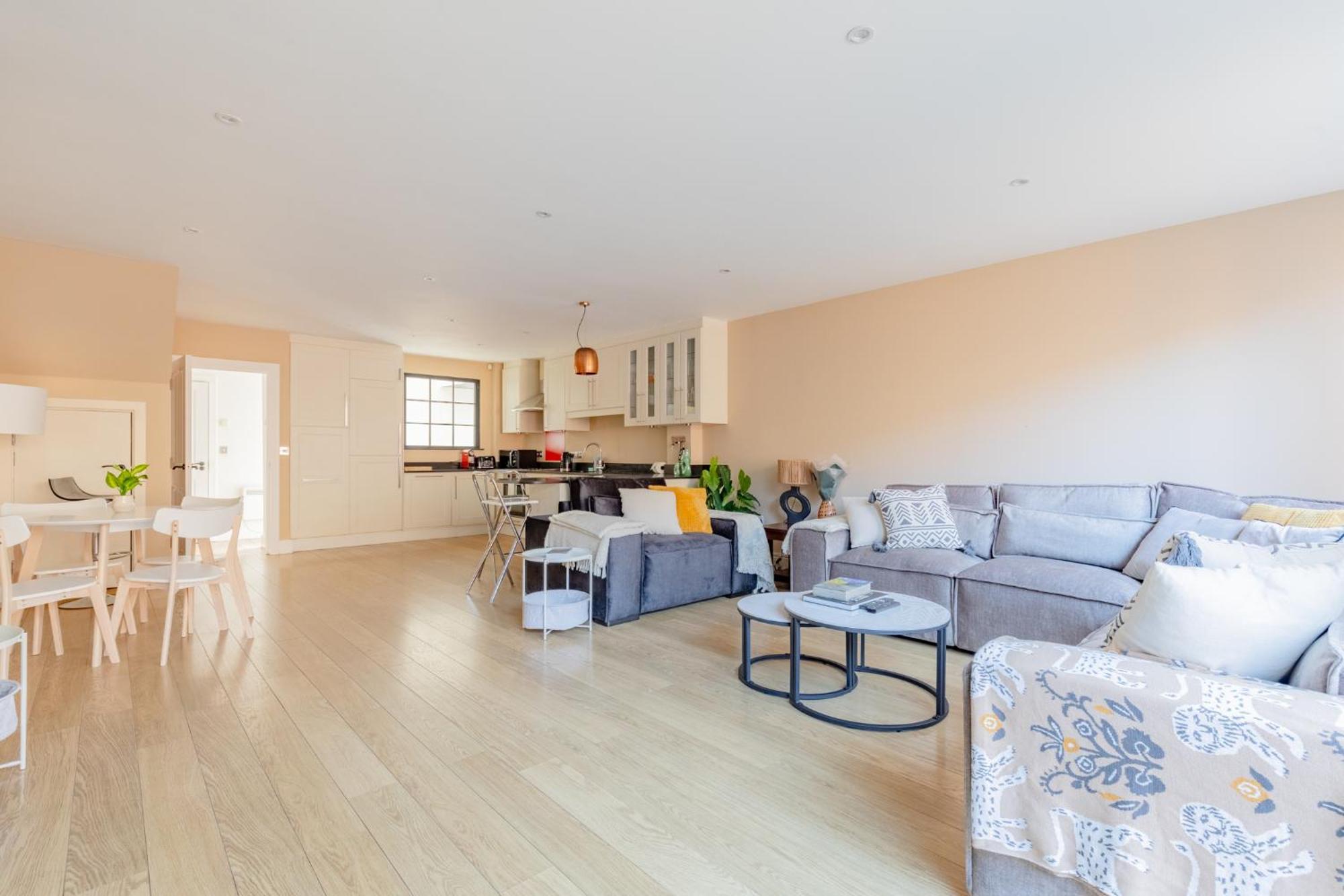 Stunningly Spacious 4bd Clapham North * Londres