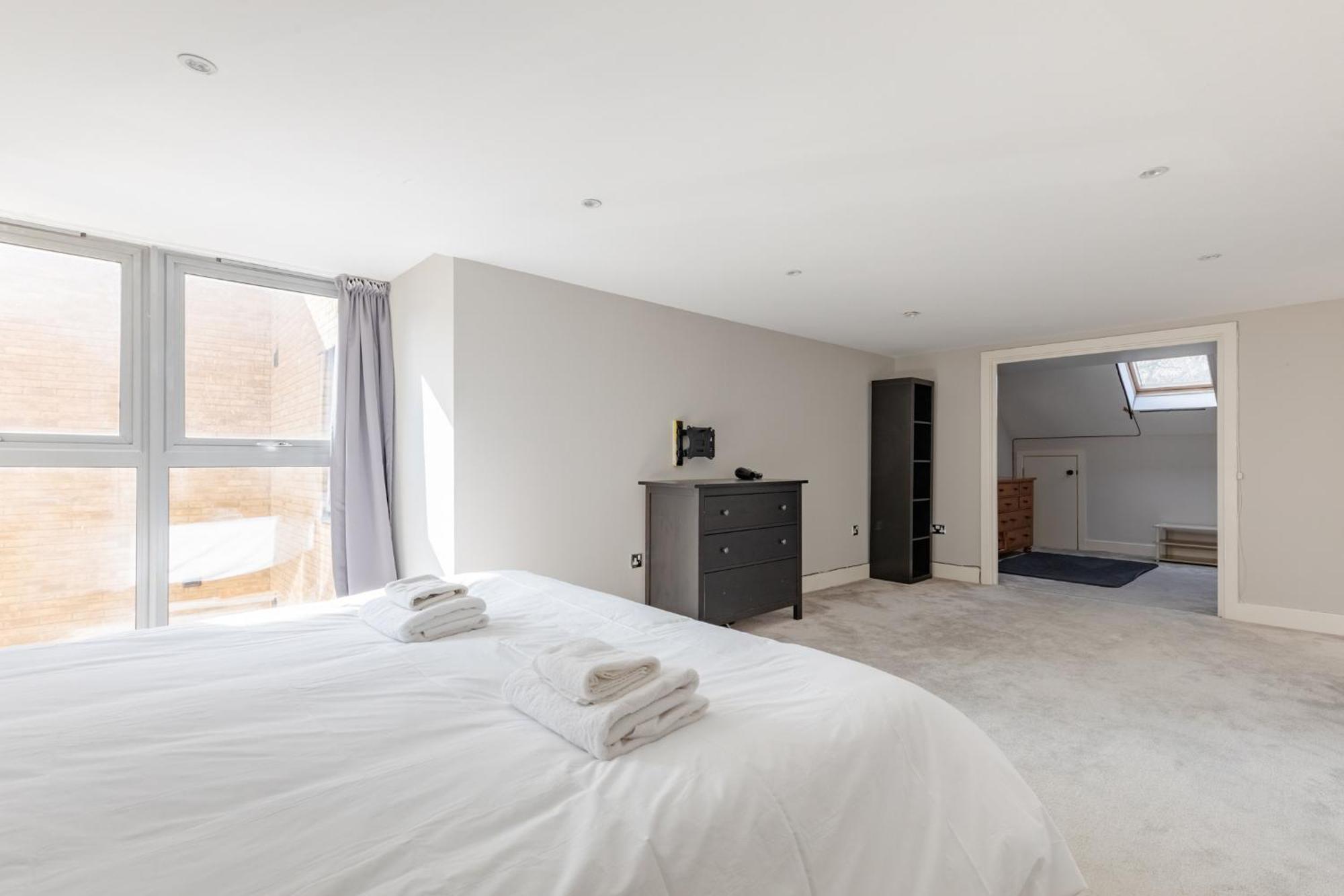 Stunningly Spacious 4bd Clapham North Londres