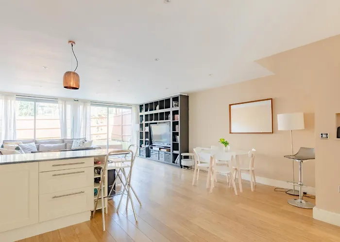 Stunningly Spacious 4Bd Home Clapham North